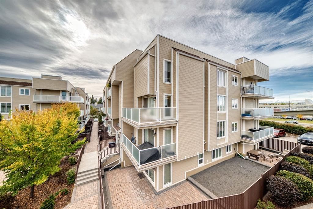 2-bed Apartment for sale at 303, 3737 42 Street NW, Calgary