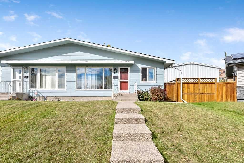 218A Allan Crescent SE — photo 1