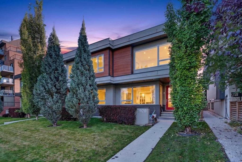 3-bed Townhouse for sale at 2, 1920 25A Street SW, Calgary