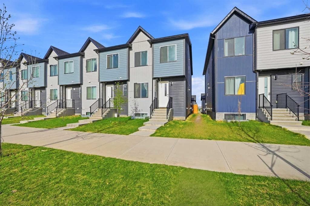 5-bed Townhouse for sale at 668 Cornerstone Boulevard NE, Calgary
