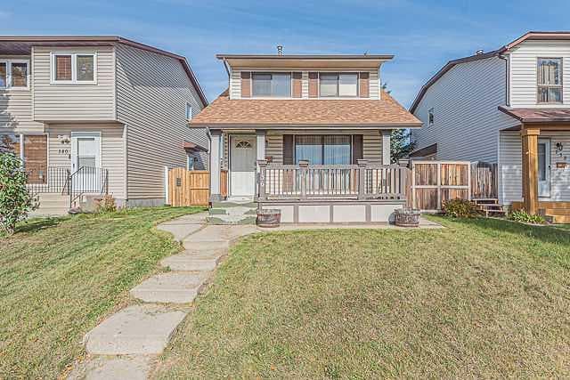 136 Castleridge Drive NE — photo 1