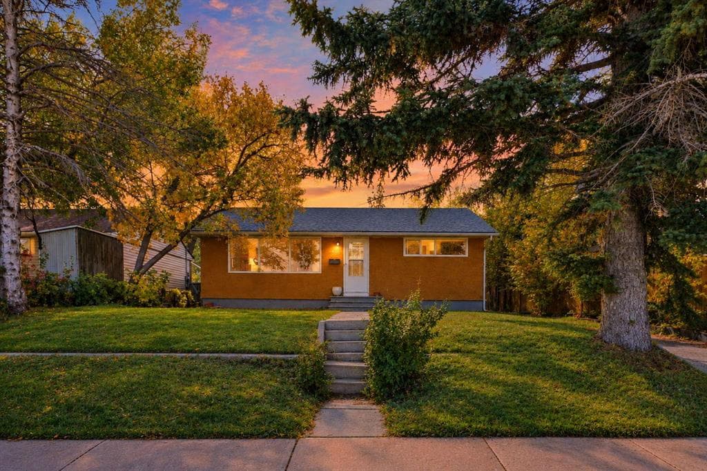 411 33 Avenue NE — photo 1