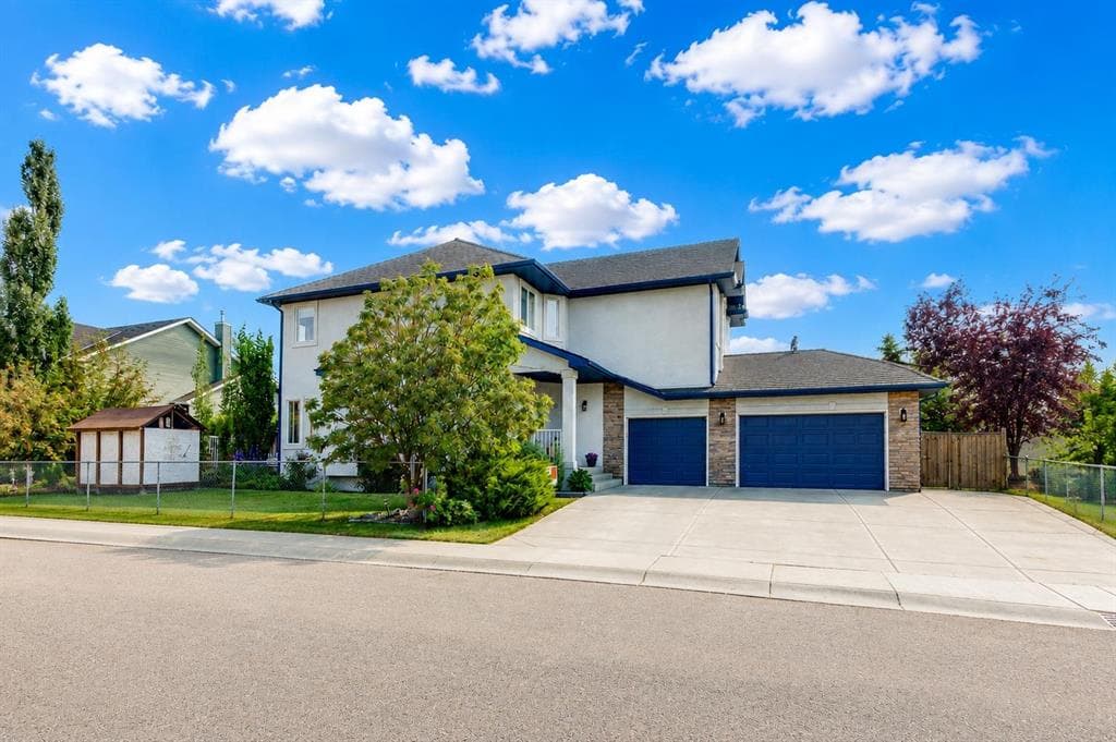 4-bed Detached for sale at 402 Fairways Mews NW, Airdrie