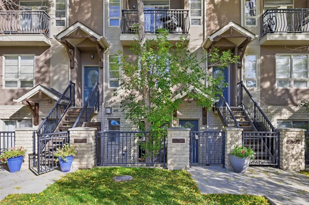 2-bed Townhouse for sale at 104, 1728 35 Avenue SW, Calgary