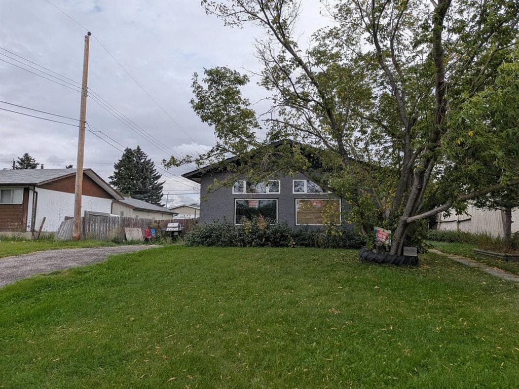 924 60 Street SE — photo 1