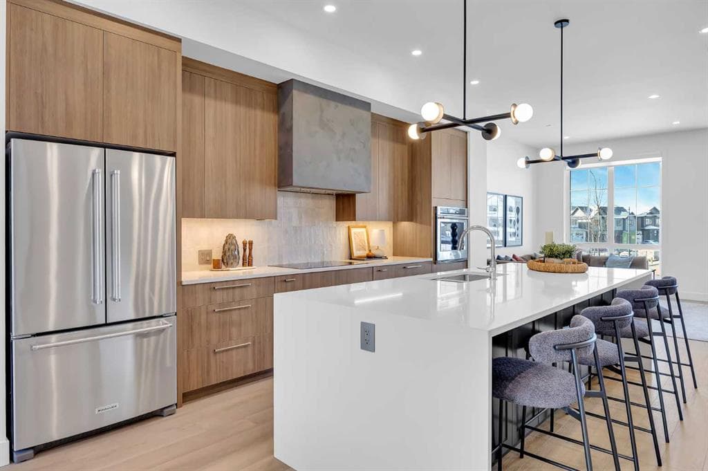 133 Greenwich Common NW — photo 1