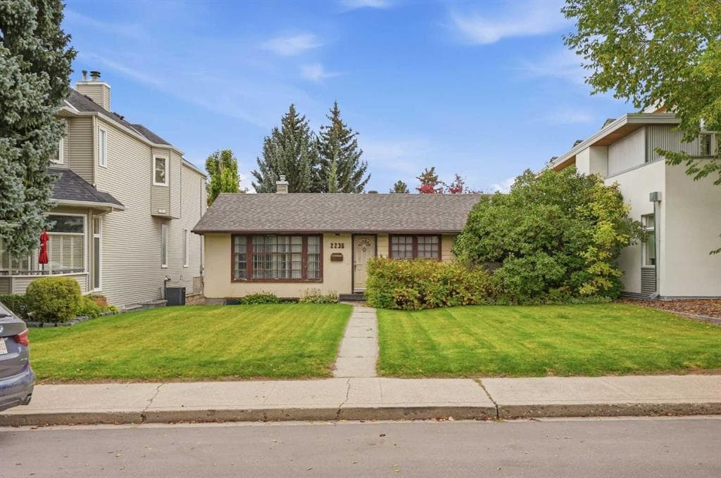 2235 31 Avenue SW — photo 1