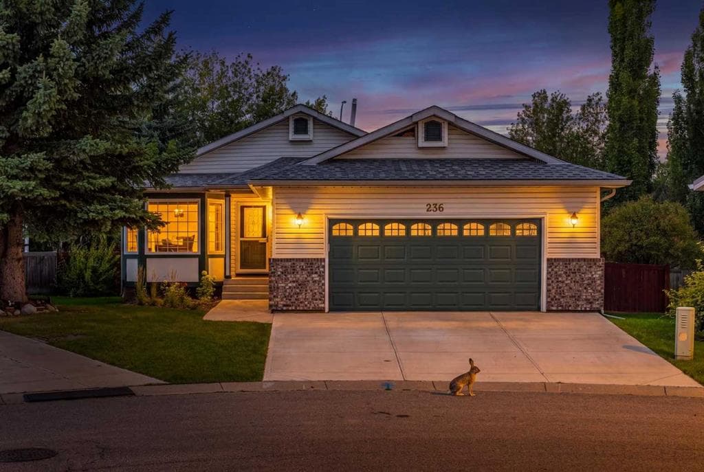 3-bed Detached for sale at 236 Edgebrook Gardens NW, Calgary