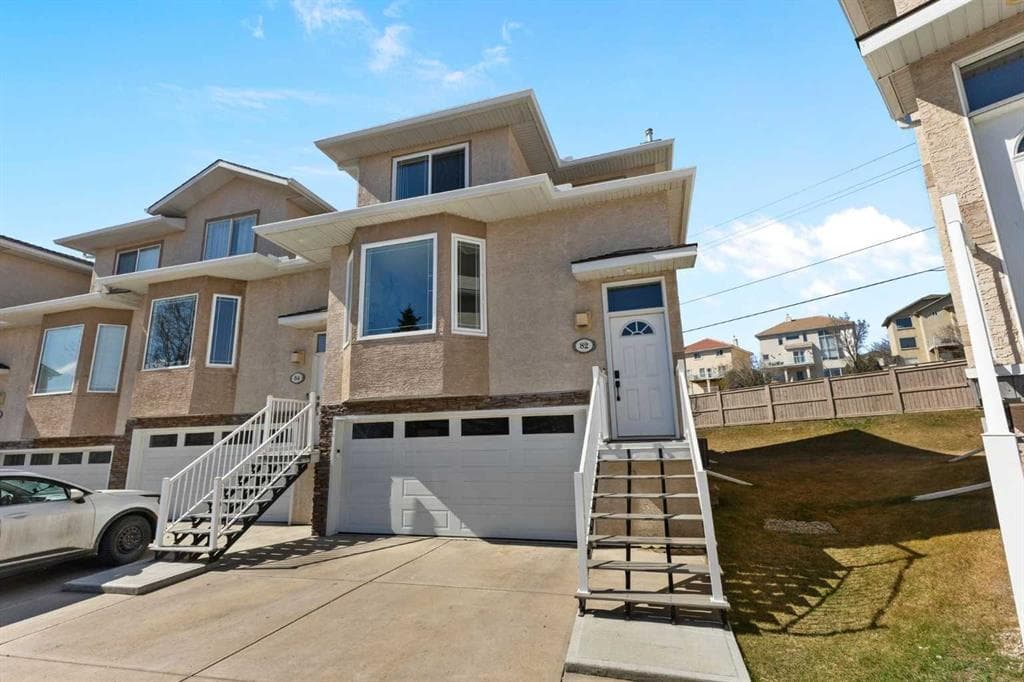 4-bed Townhouse for sale at 82 Country Hills Gardens NW, Calgary