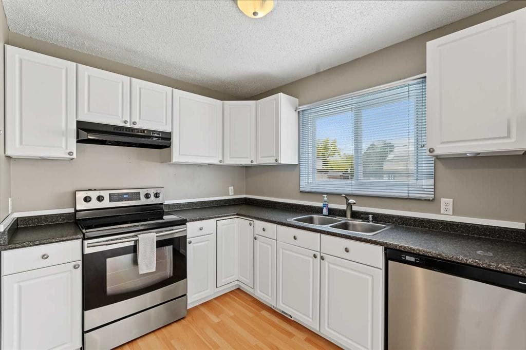 3-bed Townhouse for sale at 1215 137 Avenue SE, Calgary