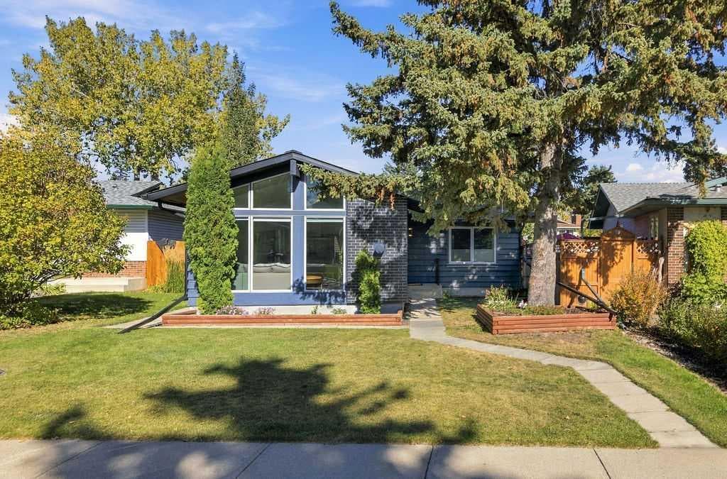 5-bed Detached for sale at 39 Midridge Close SE, Calgary