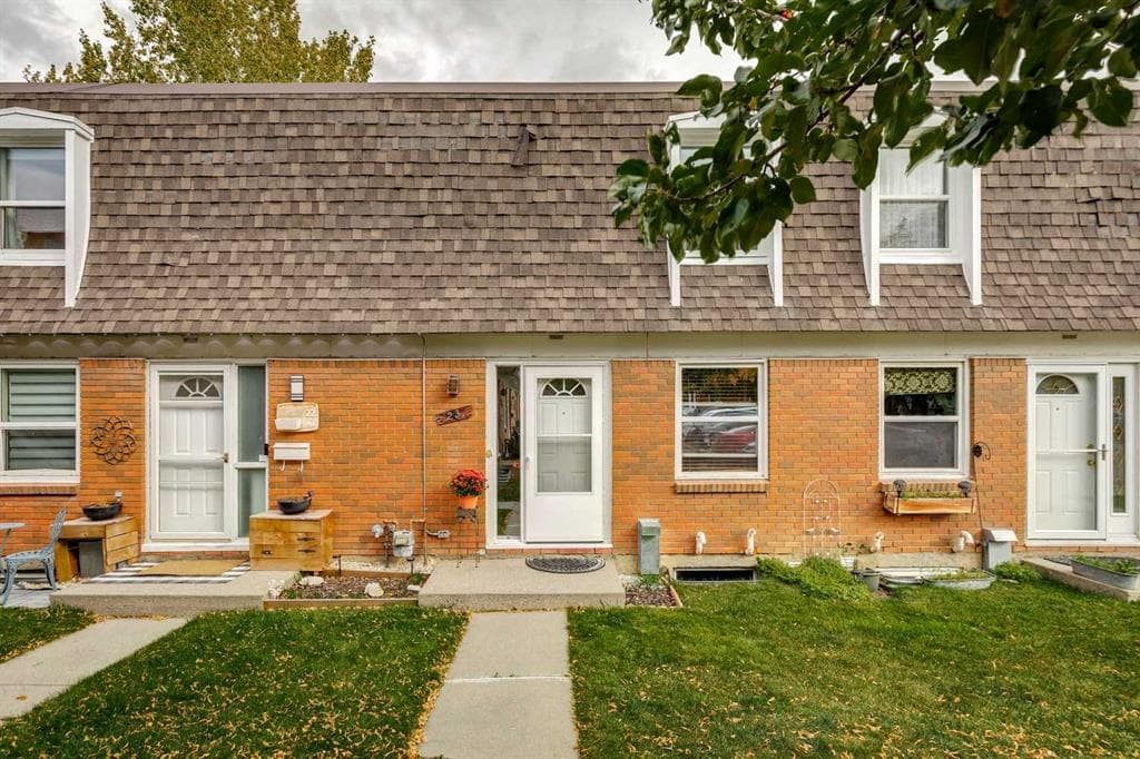 2-bed Townhouse for sale at 23, 330 Canterbury Drive SW, Calgary