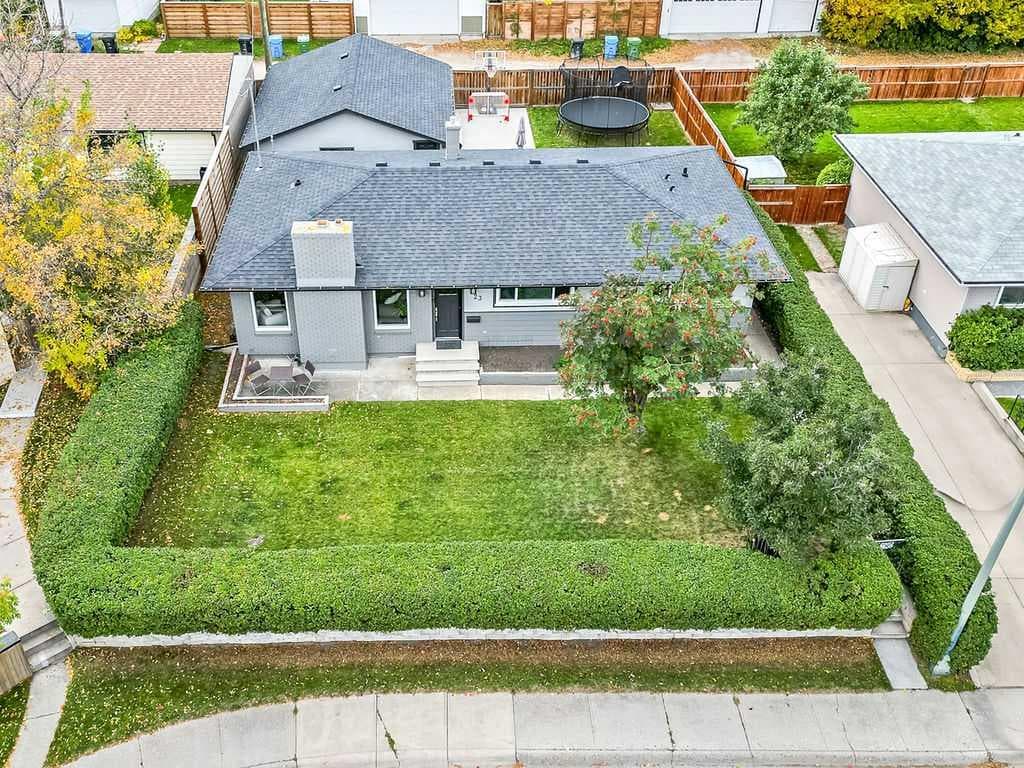 4-bed Detached for sale at 23 Wellington Place SW, Calgary