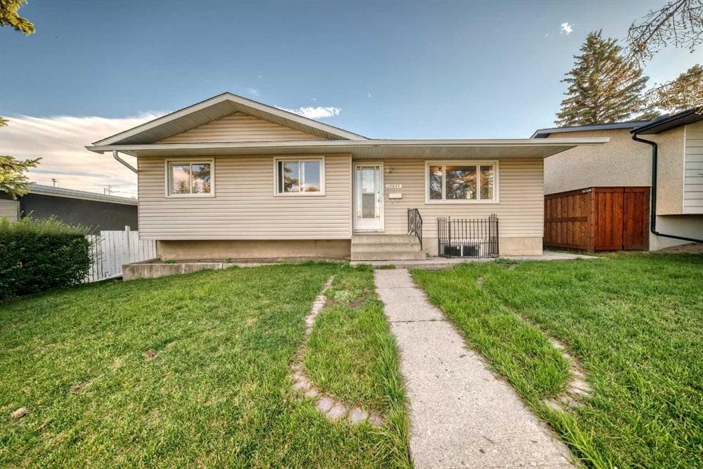 10647 Shillington Crescent SW — photo 1