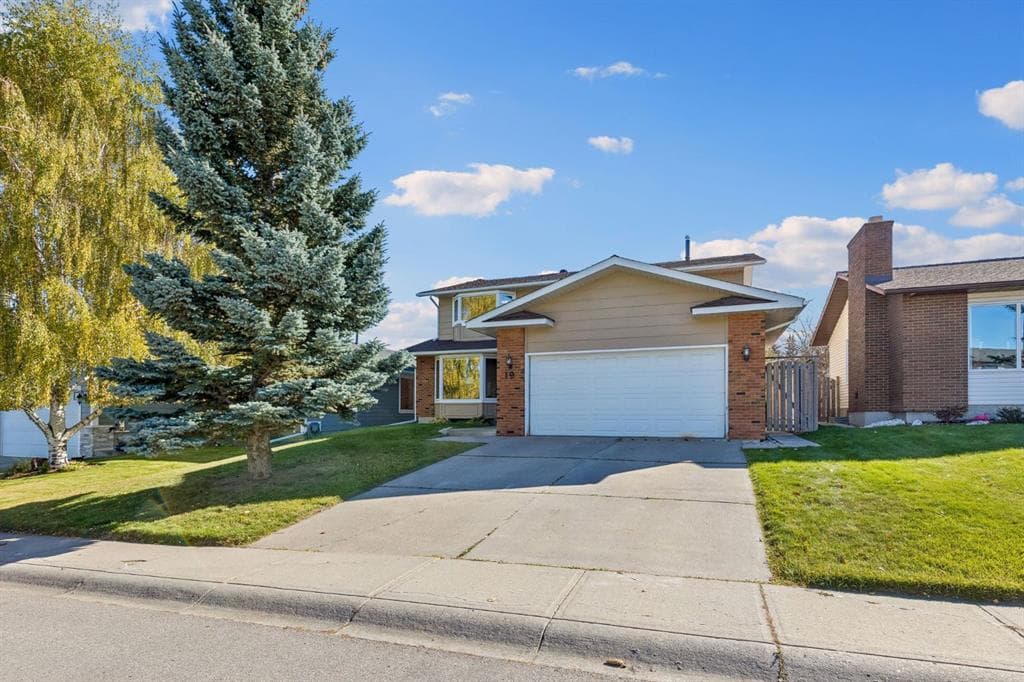 19 Woodbrook Road SW — photo 1