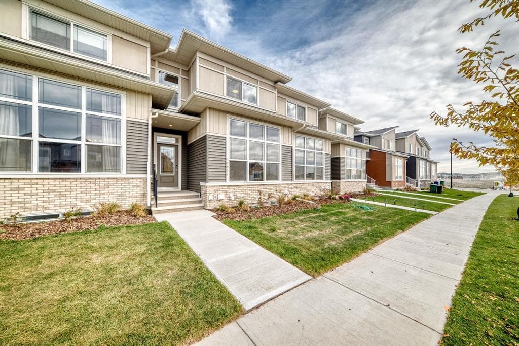 3-bed Townhouse for sale at 2274 Bayview Drive SW, Airdrie