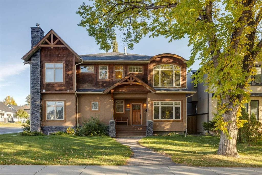 2050 47 Avenue SW — photo 1