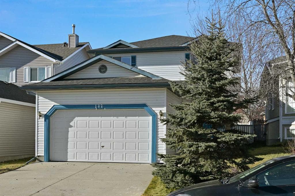 182 Coventry Close NE — photo 1