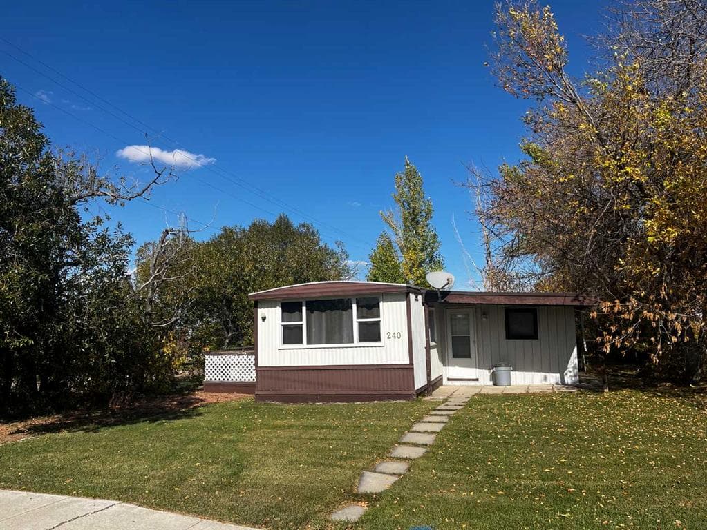 240 2 Avenue W — photo 1