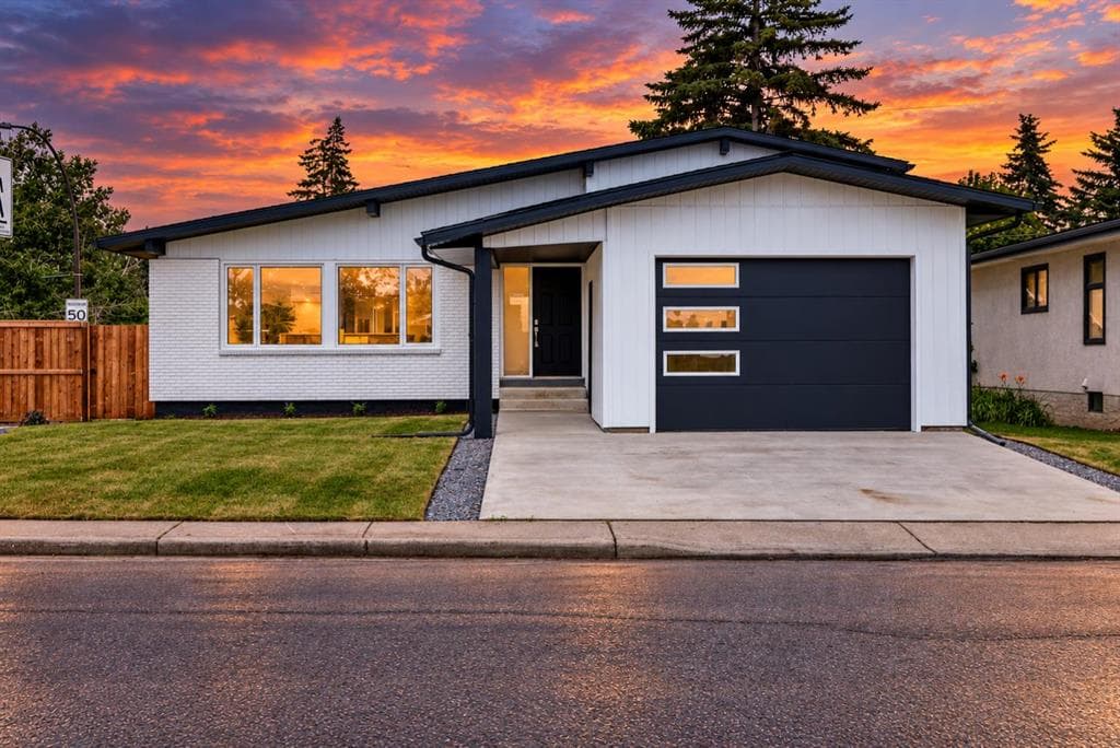 4-bed Detached for sale at 1204 Lake Sylvan Drive SE, Calgary