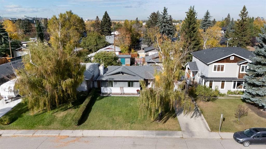 5-bed Detached for sale at 2320 58 Avenue SW, Calgary