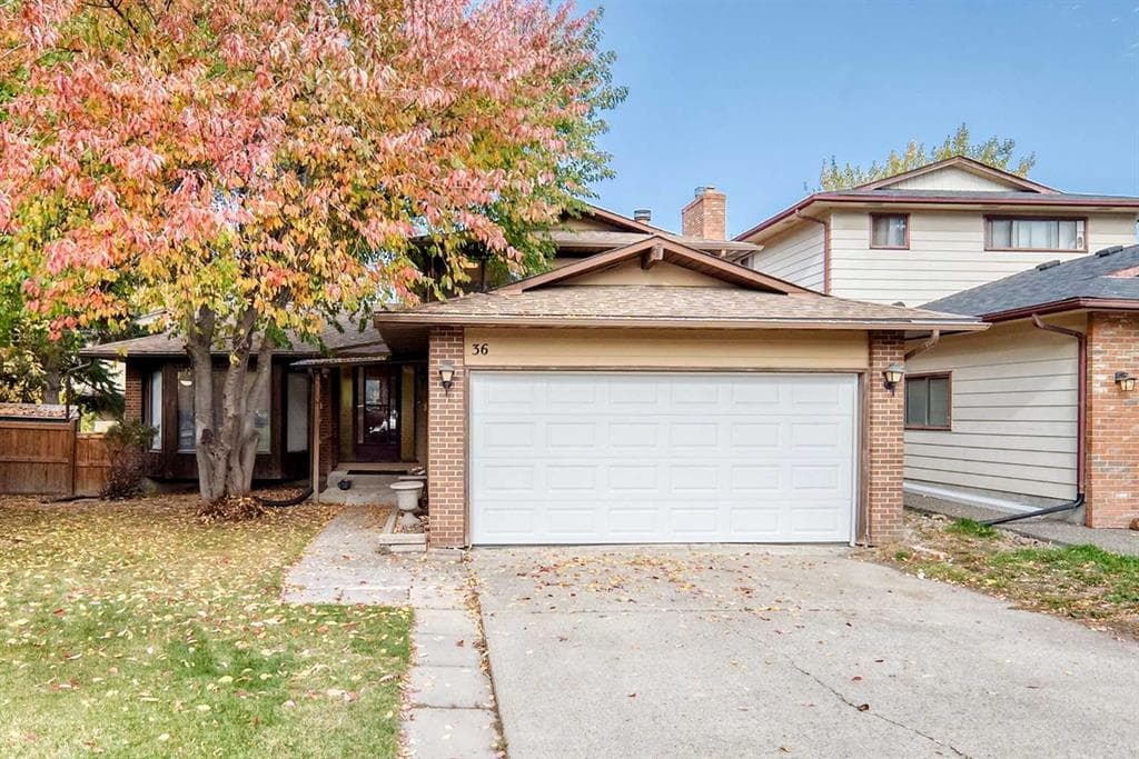 4-bed Detached for sale at 36 Berkshire Mews NW, Calgary