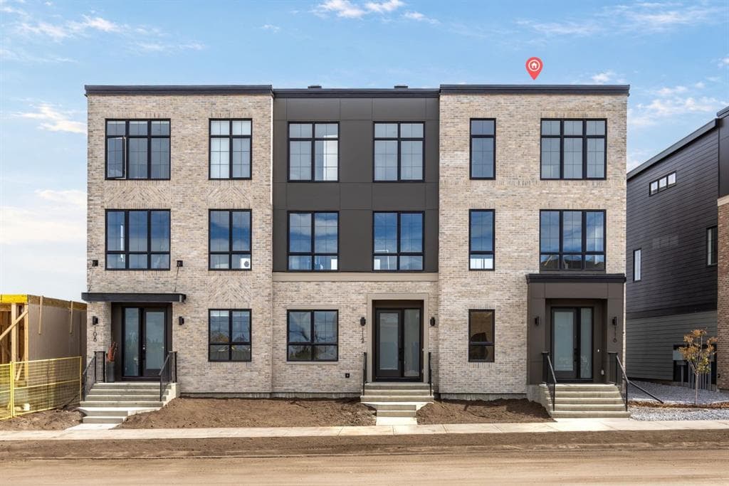 4-bed Townhouse for sale at 116 Greenwich Drive NW, Calgary