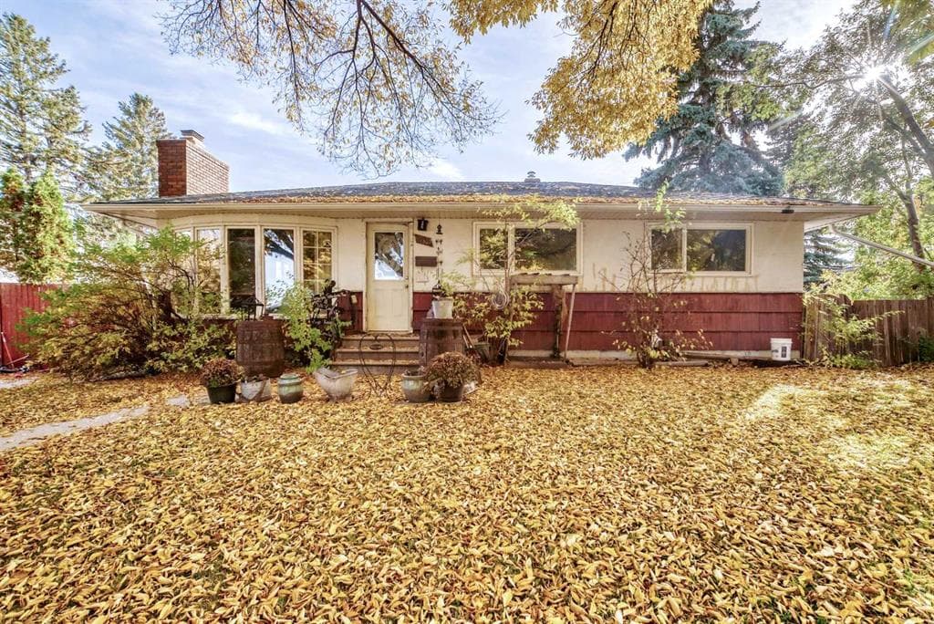 4-bed Detached for sale at 1936 45 Street SW, Calgary