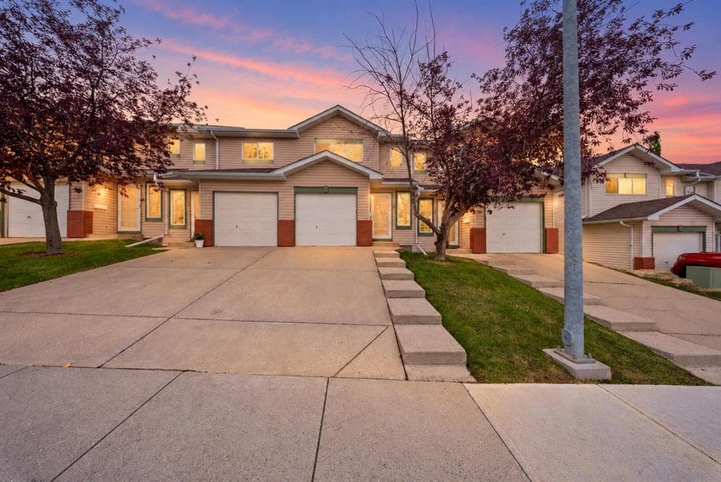 3-bed Townhouse for sale at 13 Country Hills Rise NW, Calgary
