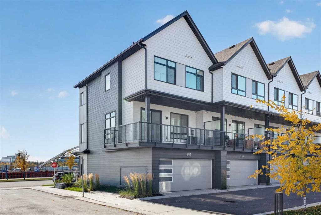 267 Dieppe Drive SW — photo 1