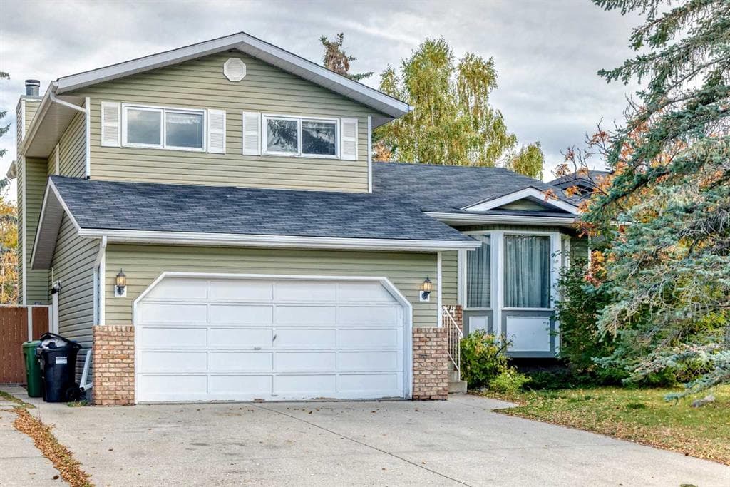 64 Edforth Crescent NW — photo 1