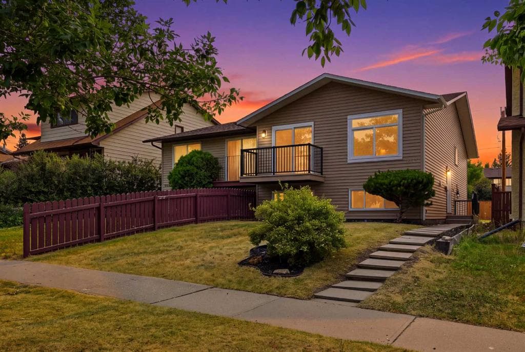 5-bed Semi-detached for sale at 1387 Berkley Drive NW, Calgary