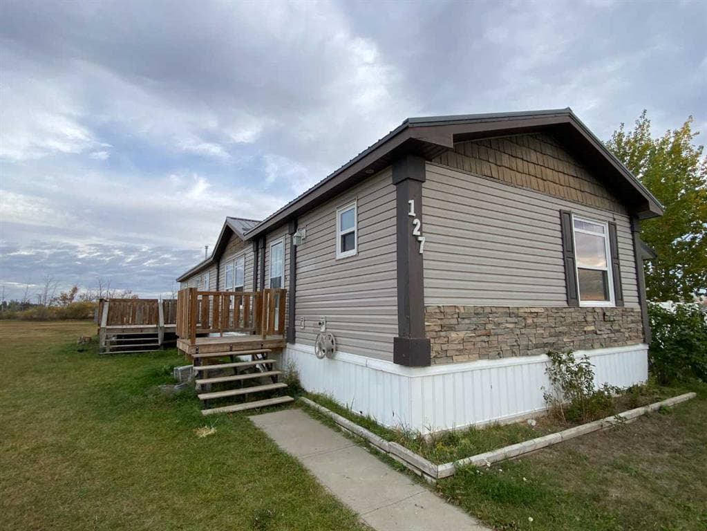 127 Meadowplace Drive E — photo 1