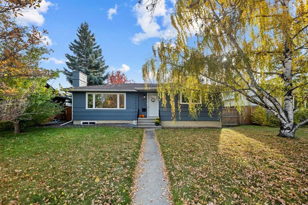 4207 5 Avenue SW — photo 1
