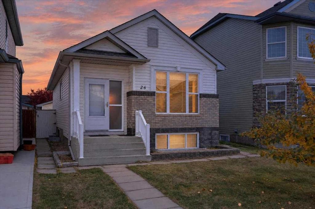 26 Saddlemead Way NE — photo 1