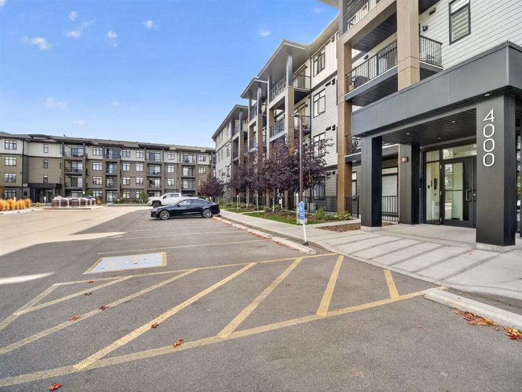 4206, 200 Seton Circle SE — photo 1