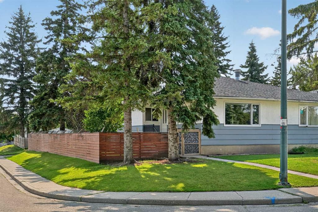 2-bed Semi-detached for sale at 21 Rossmere Road SW, Calgary