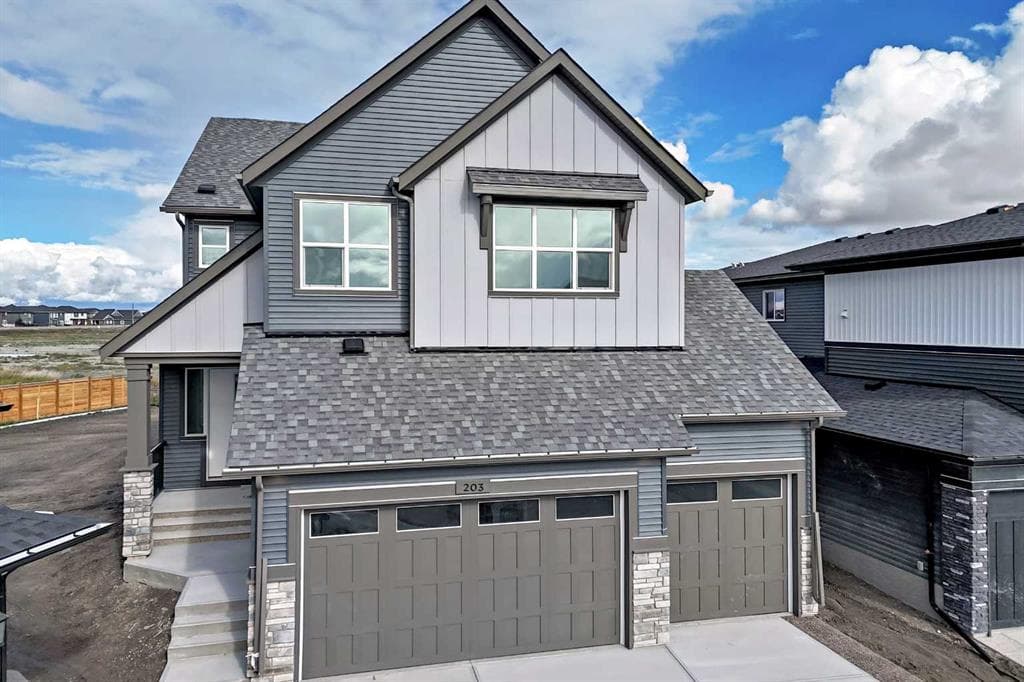 5-bed Detached for sale at 203 Langwell Common SE, Airdrie