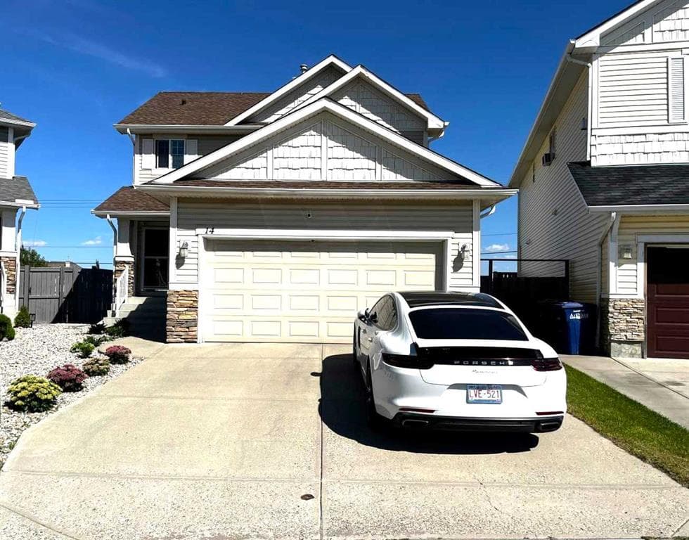 4-bed Detached for sale at 14 Bayside Park SW, Airdrie