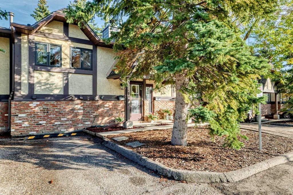 2-bed Townhouse for sale at 127 Storybook Terrace NW, Calgary