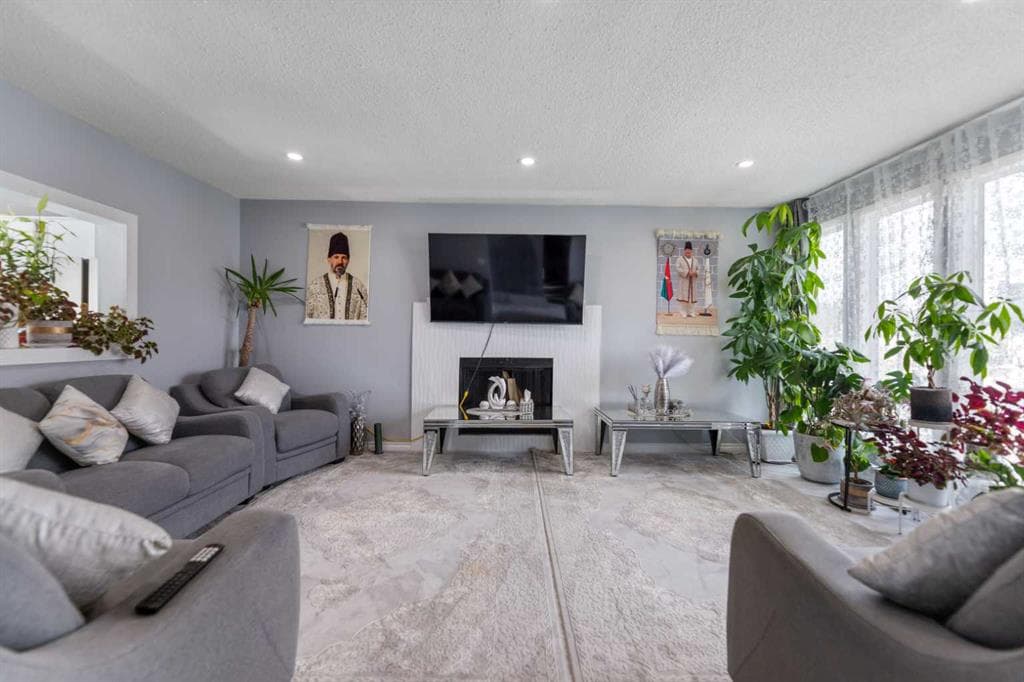3-bed Semi-detached for sale at 35 Templemont Drive NE, Calgary