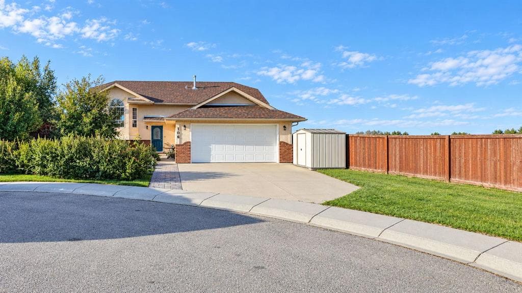 5-bed Detached for sale at 106 Strathaven Bay, Strathmore