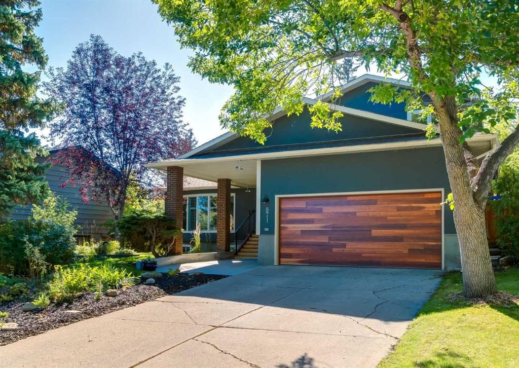 6-bed Detached for sale at 871 Oakside Circle SW, Calgary