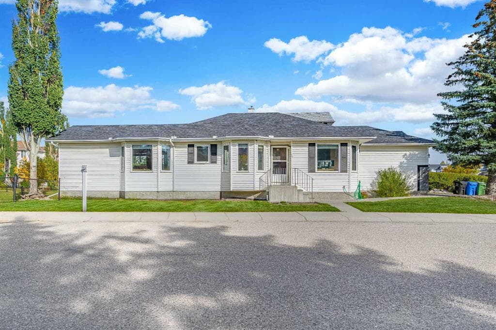 4-bed Detached for sale at 179 Citadel Close NW, Calgary