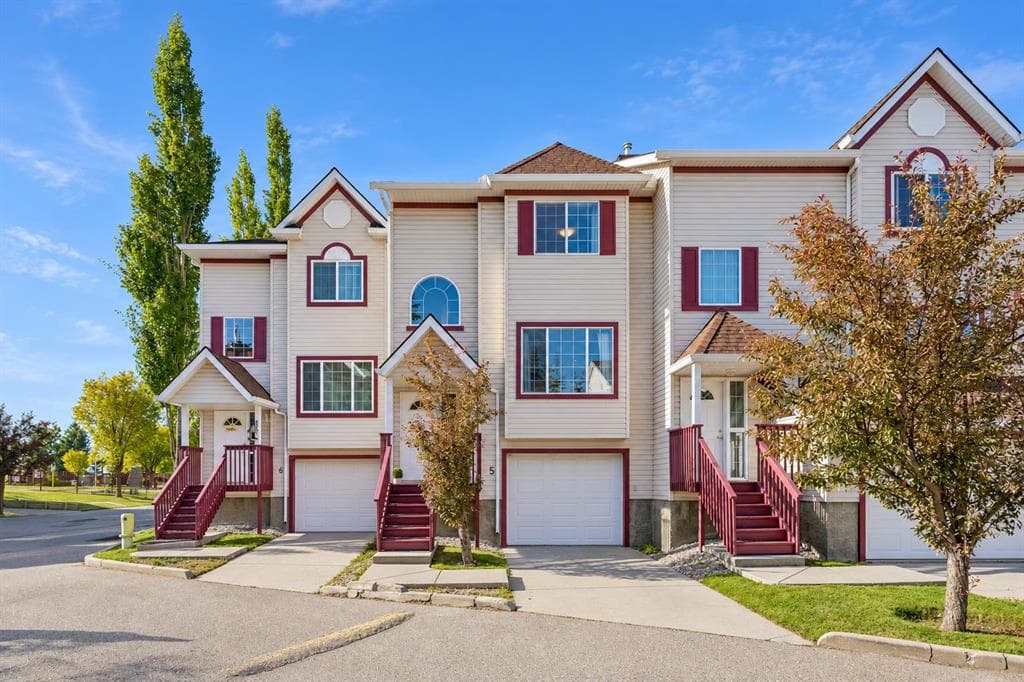 3-bed Townhouse for sale at 5, 15 Rocky Ridge Gate NW, Calgary