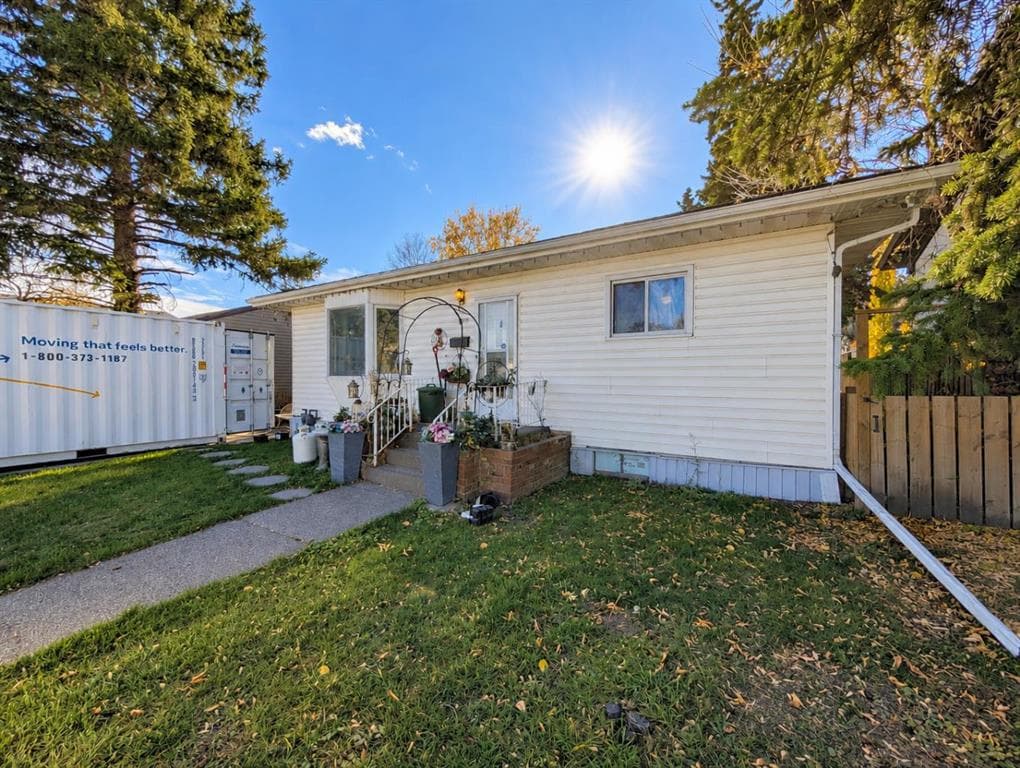 3-bed Detached for sale at 8119 34 Avenue NW, Calgary