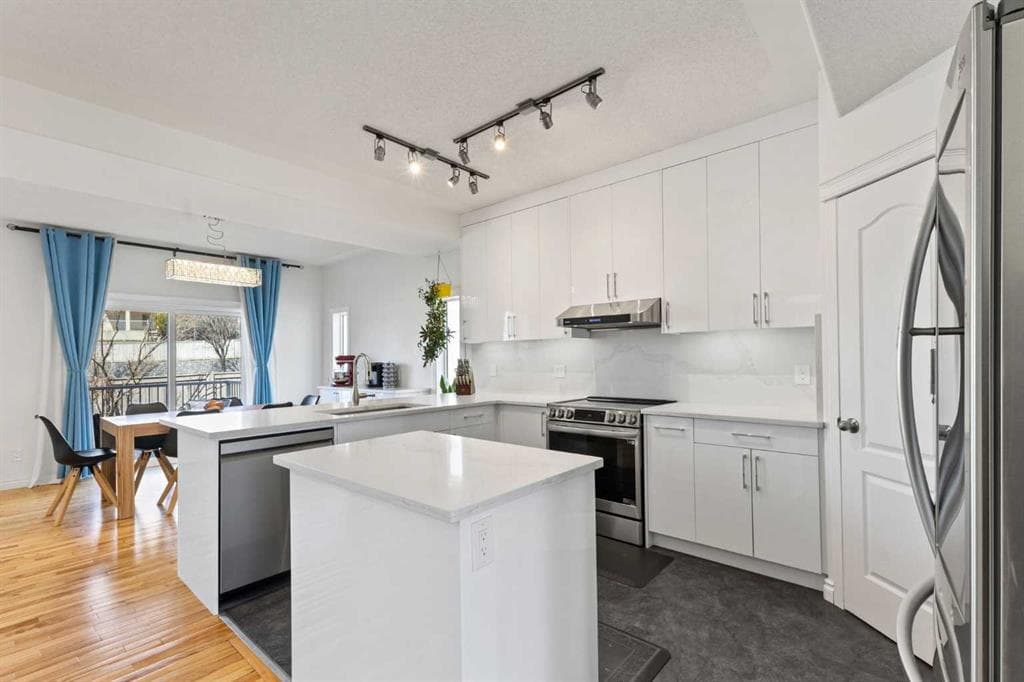 4-bed Townhouse for sale at 82 Country Hills Gardens NW, Calgary