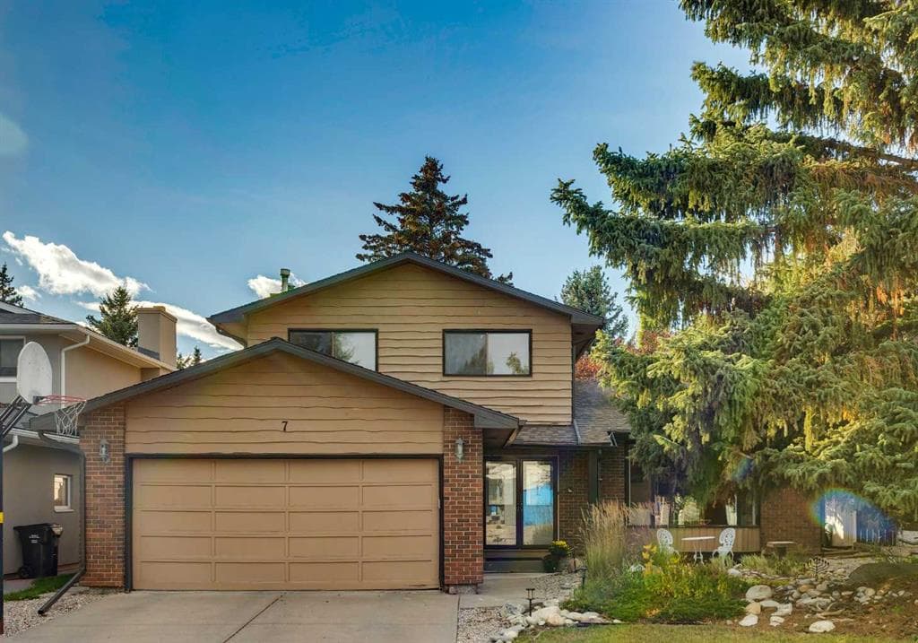 4-bed Detached for sale at 7 Woodgreen Crescent SW, Calgary