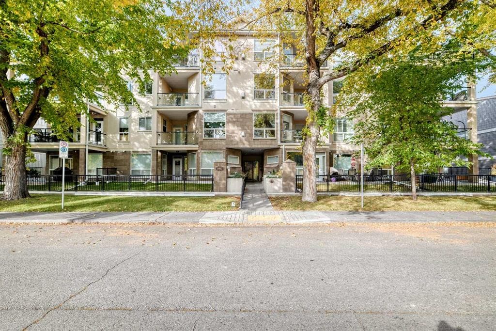 2-bed Apartment for sale at 305, 3412 Parkdale Boulevard NW, Calgary