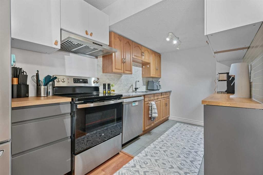 3-bed Townhouse for sale at 302, 9930 Bonaventure Drive SE, Calgary